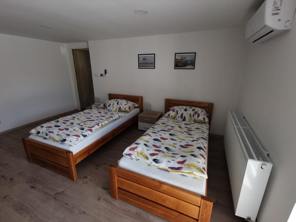 Apartmany Svitkov 79 파르두비체 외부 사진